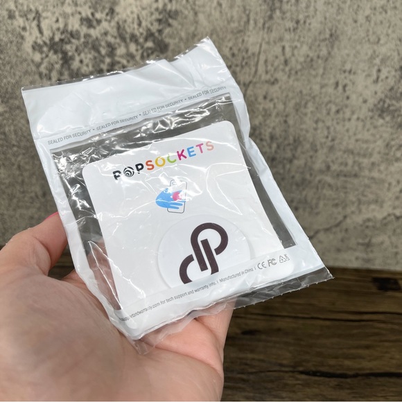 Set of 2 Poshmark wine tumblers & bonus Poshmark Popsocket - Picture 6 of 6